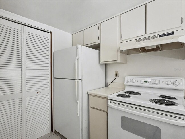 Building Photo - 598 Orange Dr