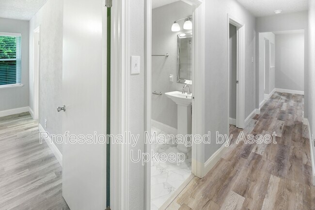 Building Photo - 1223 Dumont Dr
