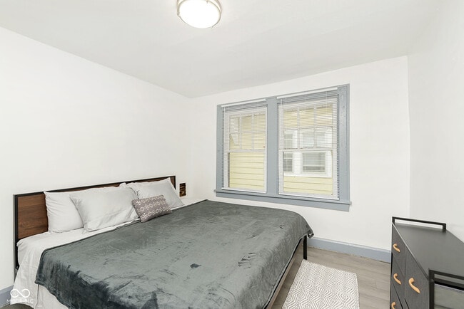 Building Photo - 4237 Graceland Ave