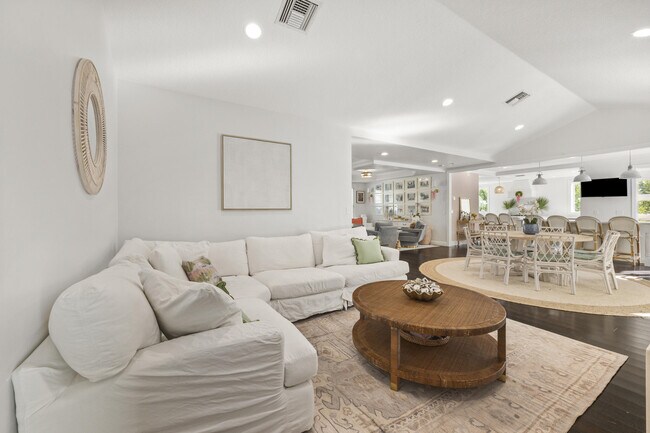 Building Photo - 9806 SE Landing Pl