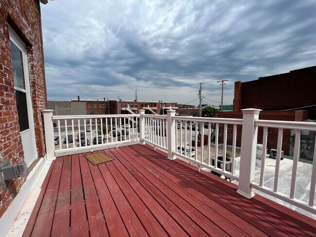 Building Photo - 512 Hampshire St