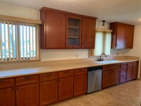 Building Photo - Three Weeks Free Rent - Beautiful Single S...