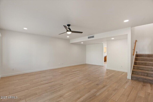 Building Photo - 7803 E Vernon Ave