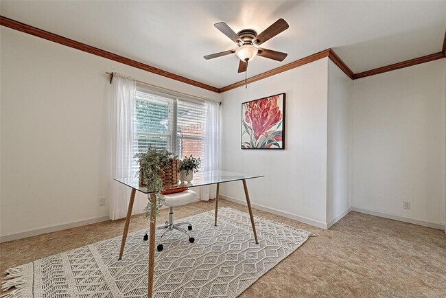 Building Photo - 3042 Newcastle Dr
