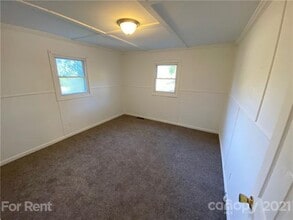 Building Photo - Belmont Bungalow  close to everything