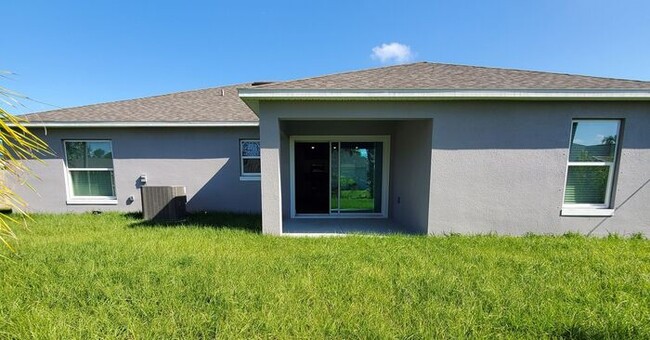 Building Photo - STUNNINING BRAND NEW HOME 4/2 *** $1000 of...