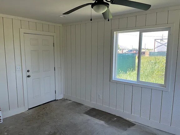Building Photo - Recently painted and remodeled.