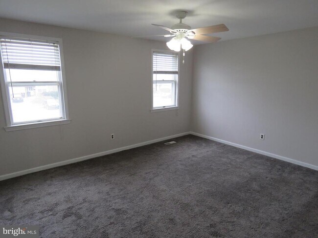 Building Photo - 6240 Patrick Henry Ct