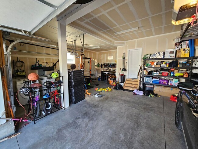 Building Photo - Beautiful 5-bedroom, 5-bathroom home in the desirable Banning Lewis Ranch community!