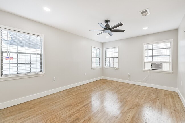 Building Photo - 6205 S Rice Ave