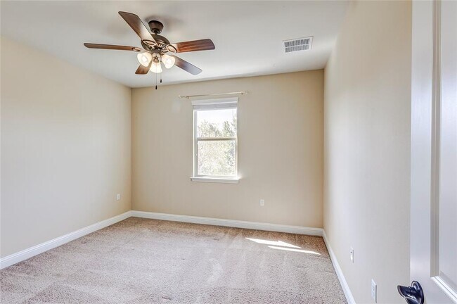 Building Photo - 16009 Jeffs Ln