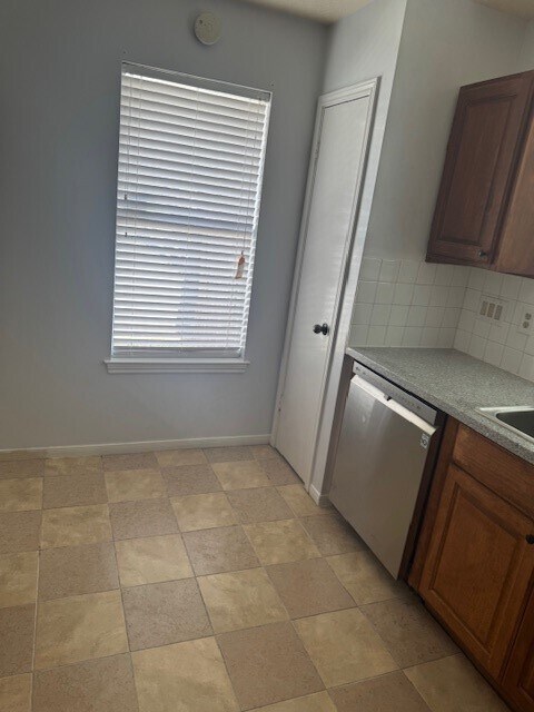 Building Photo - 11922 Sulphur Springs Dr