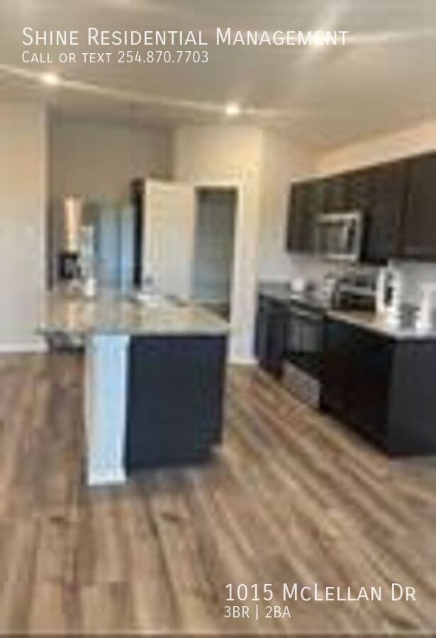 Building Photo - 1015 McLellan Dr