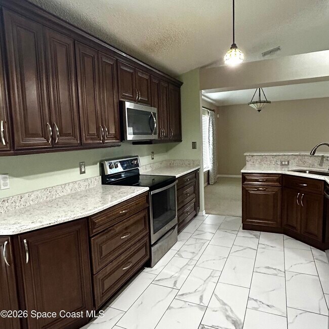 Building Photo - 3865 La Flor Dr