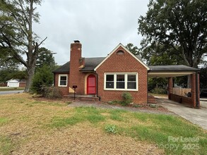 Building Photo - 730 E Iredell Ave