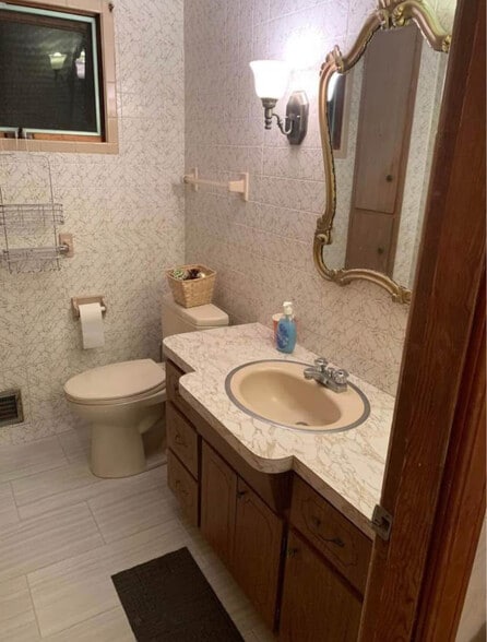 Building Photo - 784 Broadway