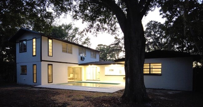 Building Photo - 405 Shore Dr E