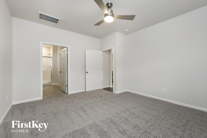 Building Photo - 586 Hillpark Ln