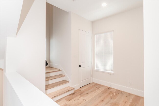 Building Photo - 3821 N Braeswood Blvd