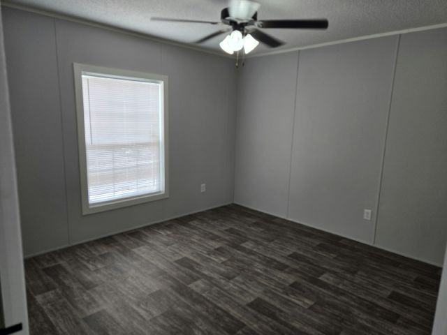 Building Photo - 323 Elm Ln