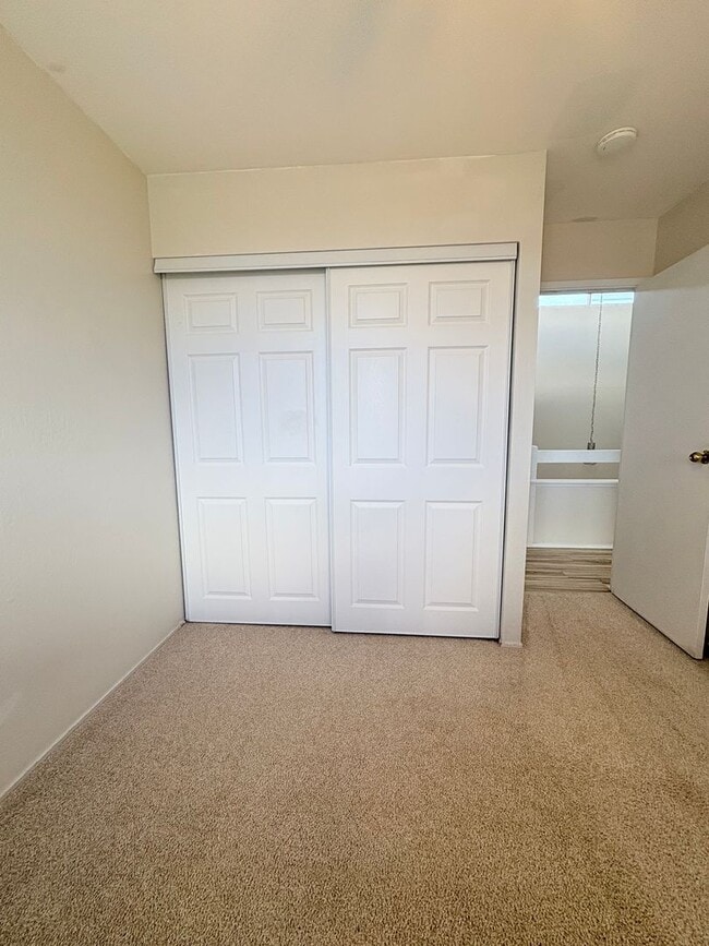 Building Photo - Partly Furnished 3-Bedroom, 2.5 Bath Townhouse at Kaholo Hale.  Pets Okay!