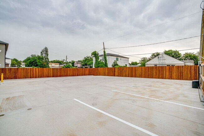 Building Photo - 2843 Forest Park Blvd