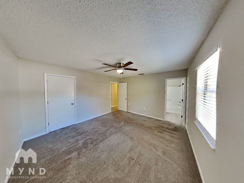 Building Photo - 2030 Voltaire St