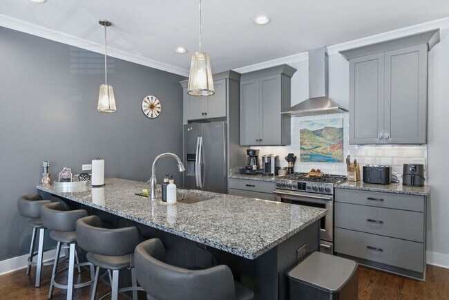 Building Photo - Wedgewood Houston Townhome