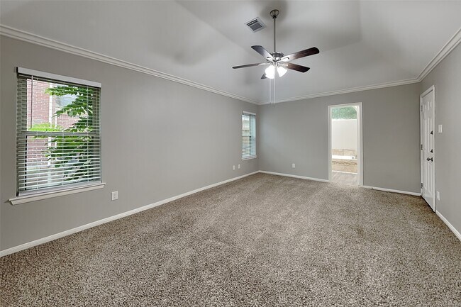 Building Photo - 719 Fernglade Dr