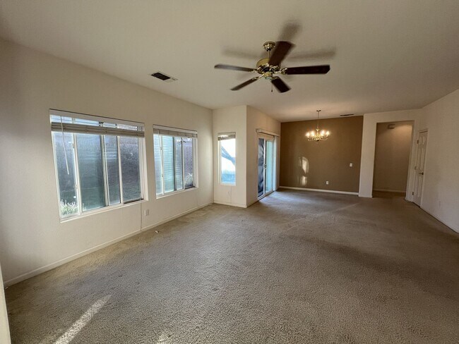 Building Photo - Residential 3 bed 2 bath in Elk grove