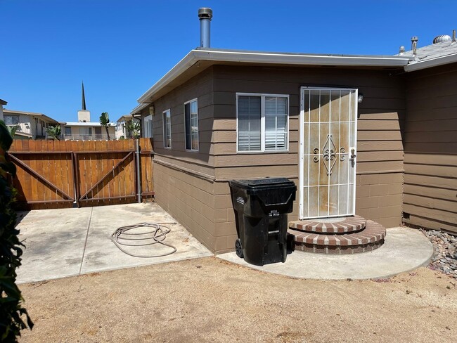 Building Photo - 3 Bedroom, 1 Bathroom Single Family Home in Desirable area of Talmadge