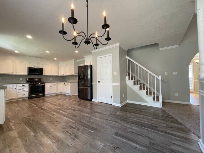 Building Photo - Immaculate and Move In Ready on Newport!