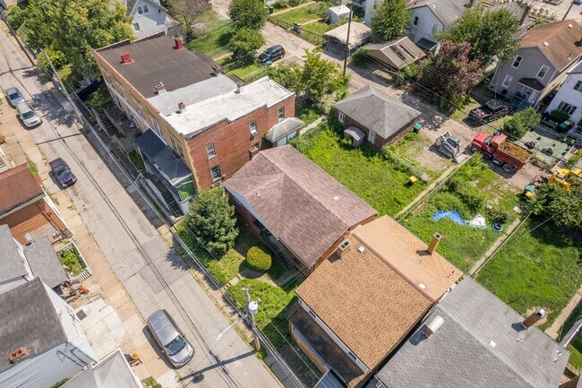 Building Photo - 1121 Church Ave