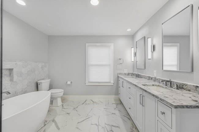 Building Photo - 3102 Foxfire Dr