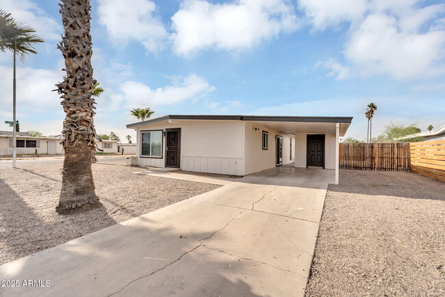 Primary Photo - 800 E Melrose Dr