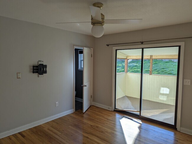 Building Photo - 172 Lynda Cir