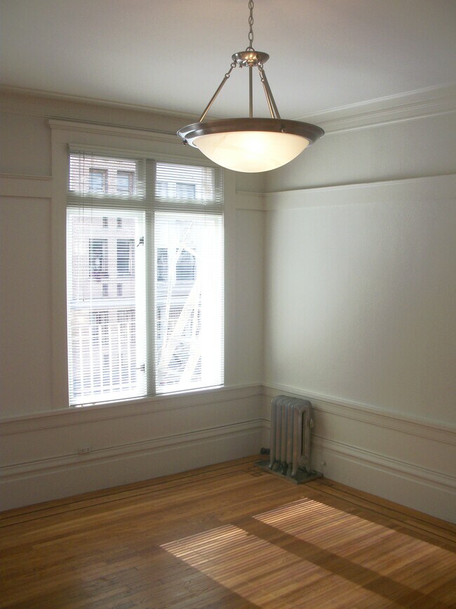 Building Photo - 810 Jones St