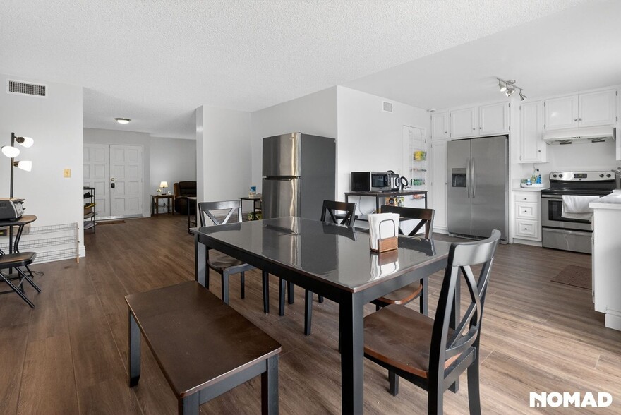 Building Photo - 866 S Stone Cir