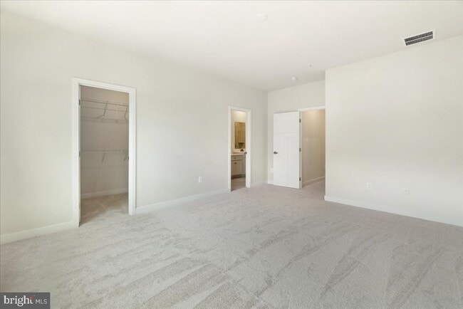 Building Photo - 10132 Lake Linganore Blvd