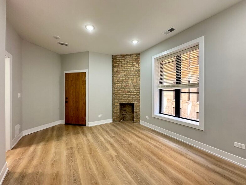Building Photo - 451 W Belden Ave