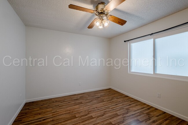 Building Photo - 3 Bedroom/2 Bath Home with Solar - $2100 Per Month!