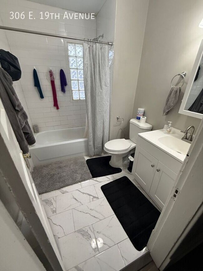 Building Photo - 306 E 19th Ave