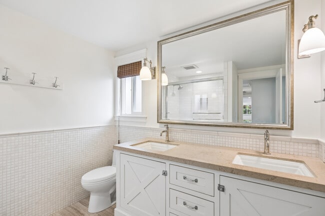 Building Photo - 1915 Windward Ln