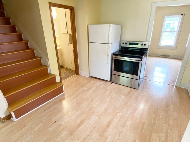 Building Photo - 4-Bedroom, 1 Bath Southeast Side Single Fa...