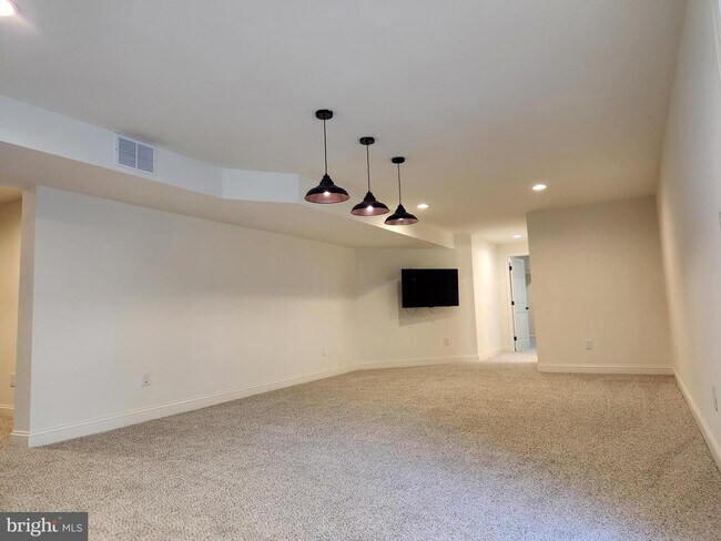 Building Photo - 15117 Montanus Dr