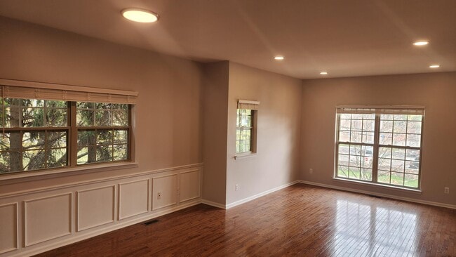 Building Photo - 1574 Kessler Ave