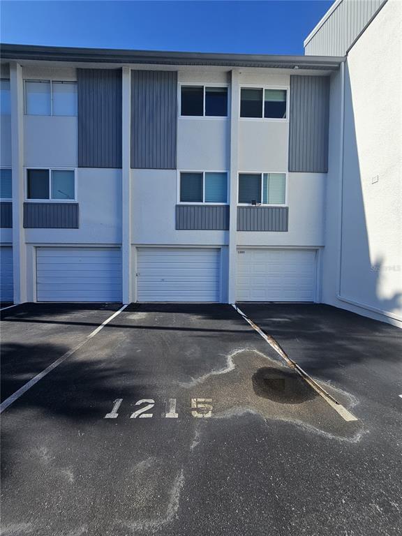 Building Photo - 14800 Walsingham Rd