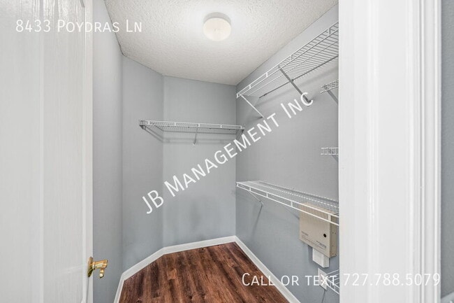 Building Photo - 8433 Poydras Ln