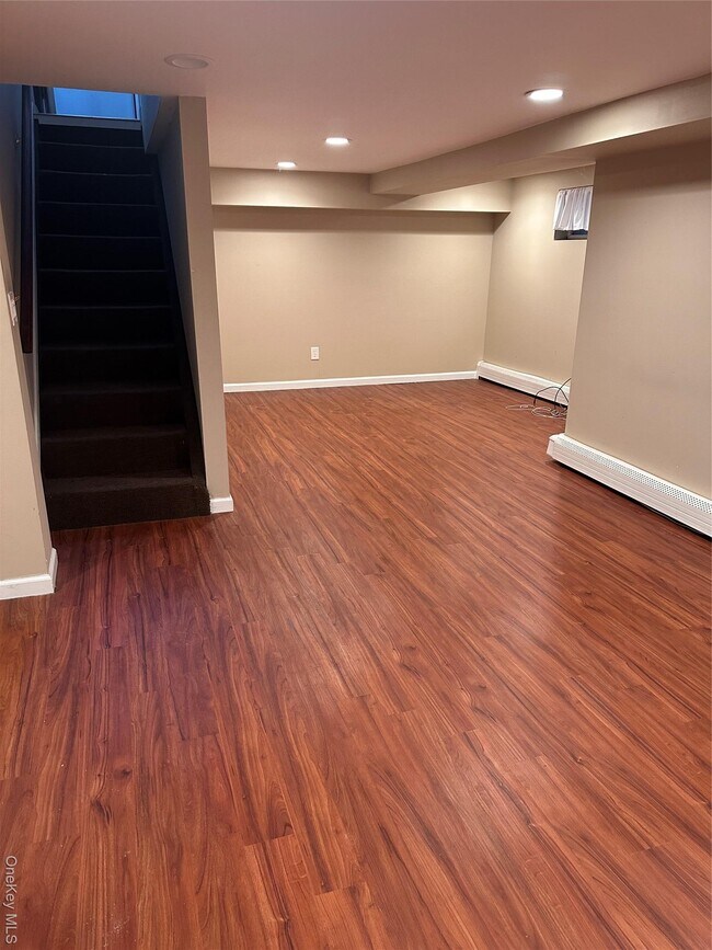 Building Photo - 91 7th St