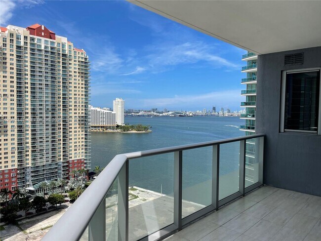 Building Photo - 1300 Brickell Bay Dr